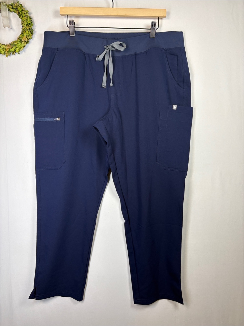FIGS Technical Collection Women's Yola Navy Scrub Bottoms size XXL/P